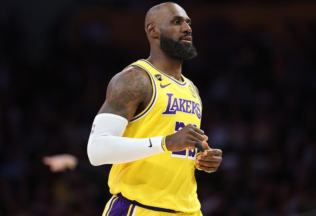 安博体育-ESPN：联盟多位消息人士建议詹姆斯前往掘金，与约基奇联手
